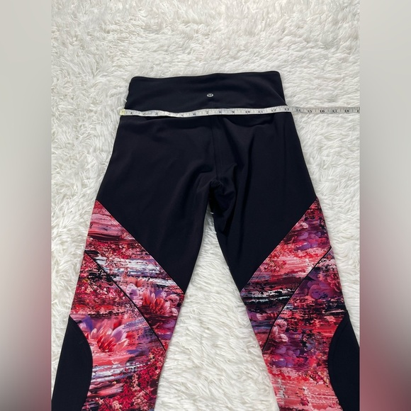 Lululemon | Sweat & Repeat Tight 28 Leggings | Black / Dahliascape Multi - Picture 7 of 8